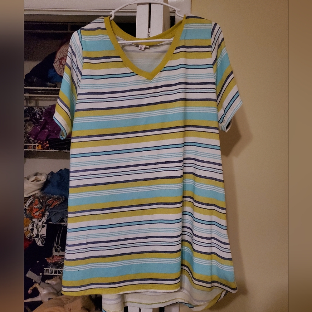Lularoe 2x multicolor shirt